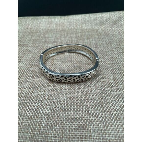 BRIGHTON SILVER TONE SPRING HINGED CUFF Slight WAVY BRACELET - Picture 3 of 6